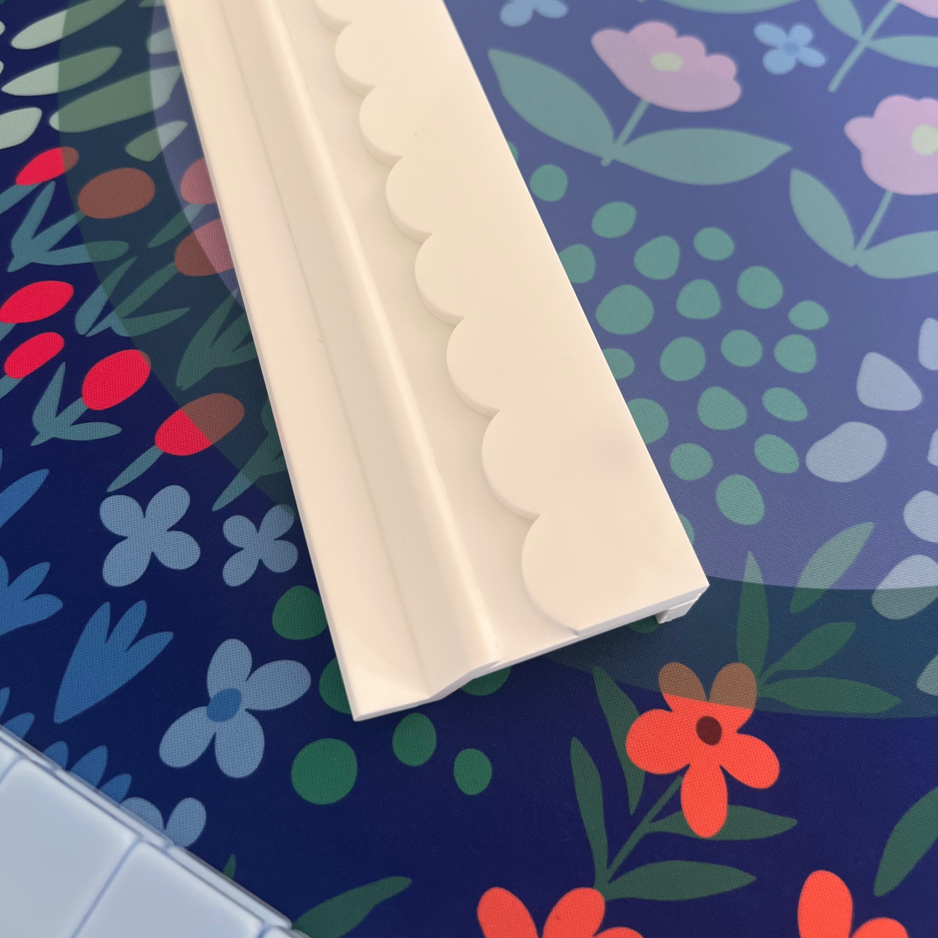 White Scalloped Mahjong Racks - 20 in. magnetic