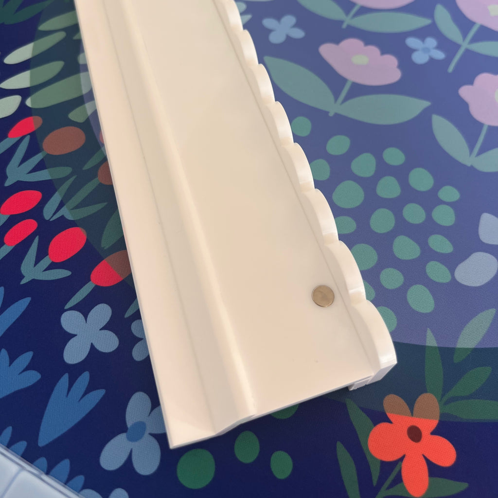 White Scalloped Mahjong Racks - 20 in. magnetic