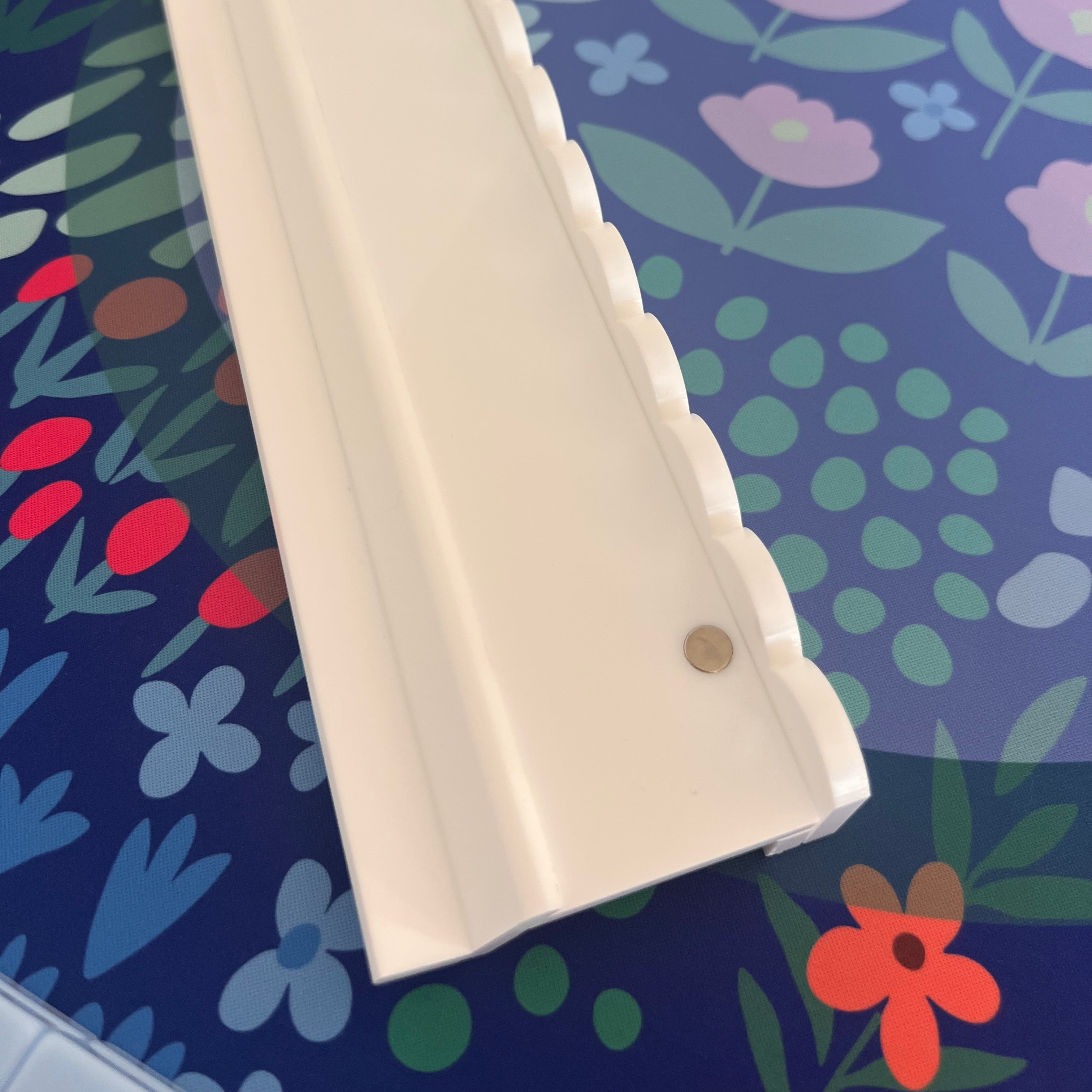 White Scalloped Mahjong Racks - 20 in. magnetic